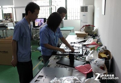 智能電視竟是他設(shè)計——探訪維修咖啡壺底屏配技術(shù)的創(chuàng)始人黃睿軍
